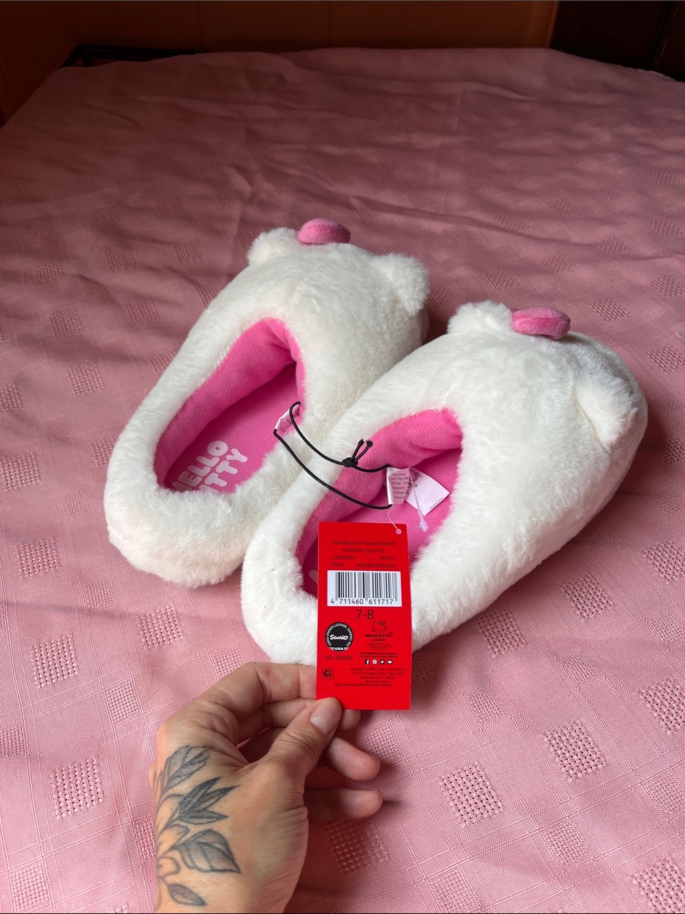 Hello Kitty White Plush Slippers with Pink Bows - Picture 3 of 3